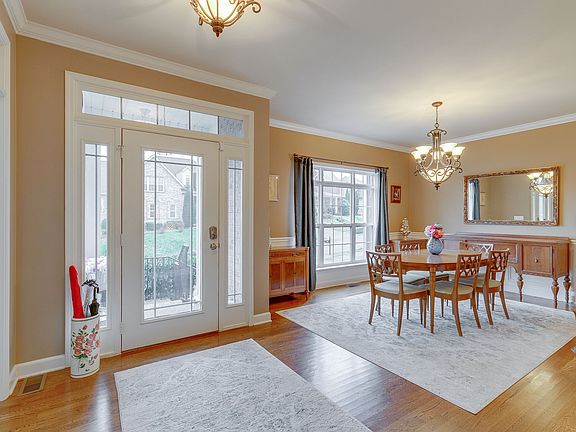 4th image of 2411 Adelaide Dr