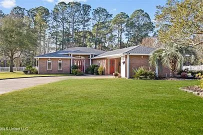 3 bed, 2.0 bath, 3070 sqft, $3,000 — Photo 1