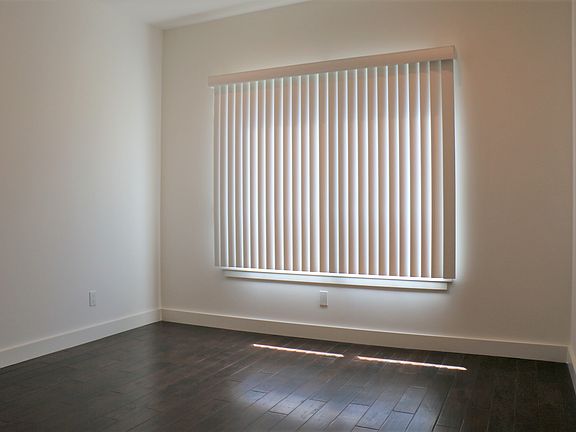 3rd image of 938 Ingerson Ave #938