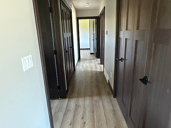 5th image of 111 N Minnie St