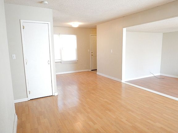 3rd image of 207 SW Ewen St