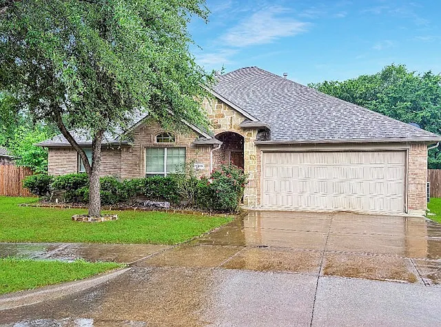 1209 Nora Ln — Photo 1