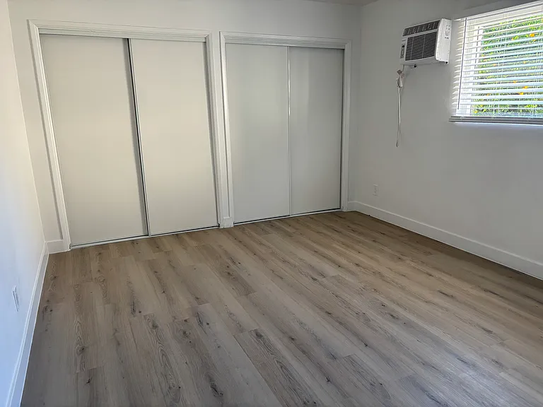 7100 Woodman Ave #8 — Photo 2