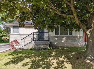 105 McElroy Rd E, Hamilton, ON L9A 1Z1