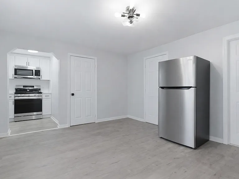 92 Sylvian St #1 — Photo 4