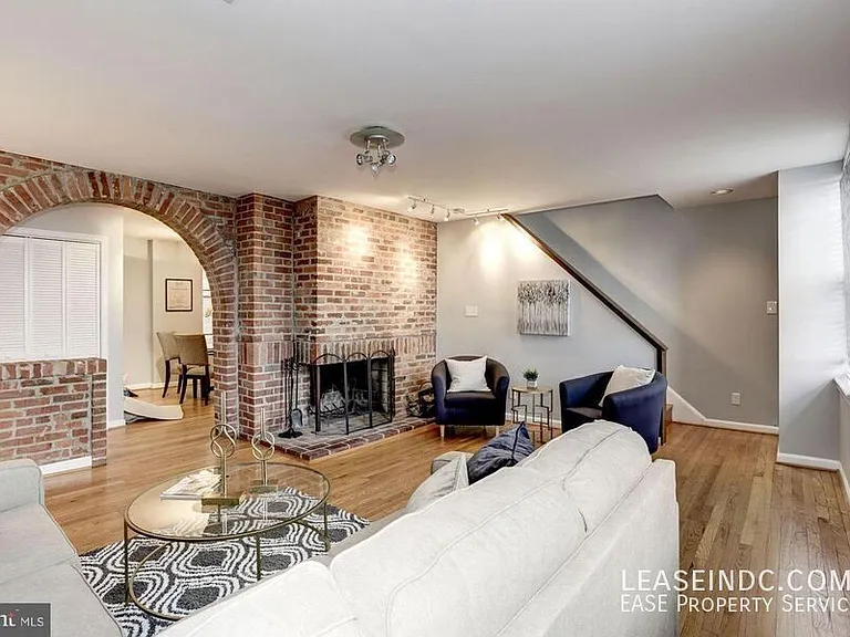 410 11th St NE #17 — Photo 4
