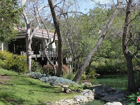 5th image of 3205 Raintree Cir