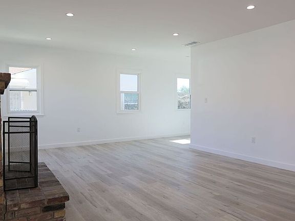 4th image of 276 E Los Angeles Ave #A