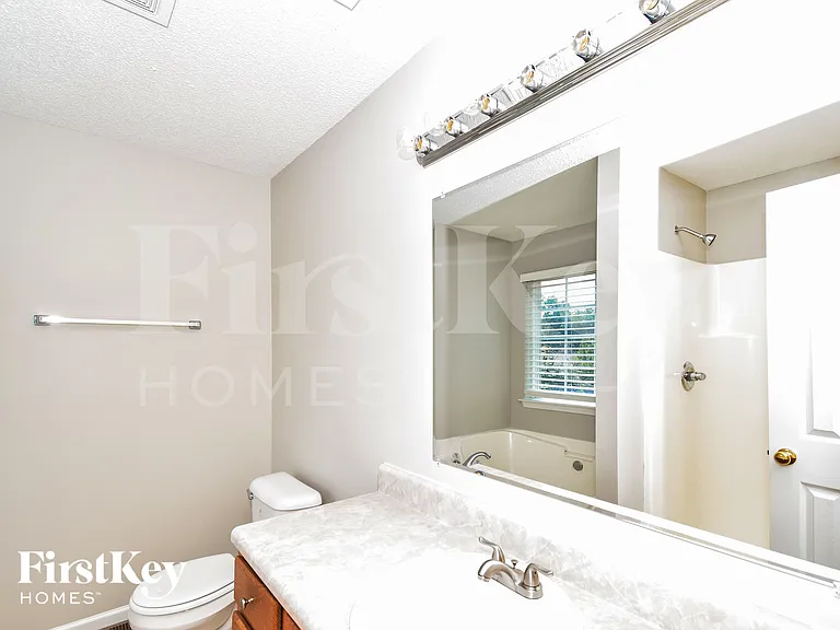 209 Oakwood Pl — Photo 9