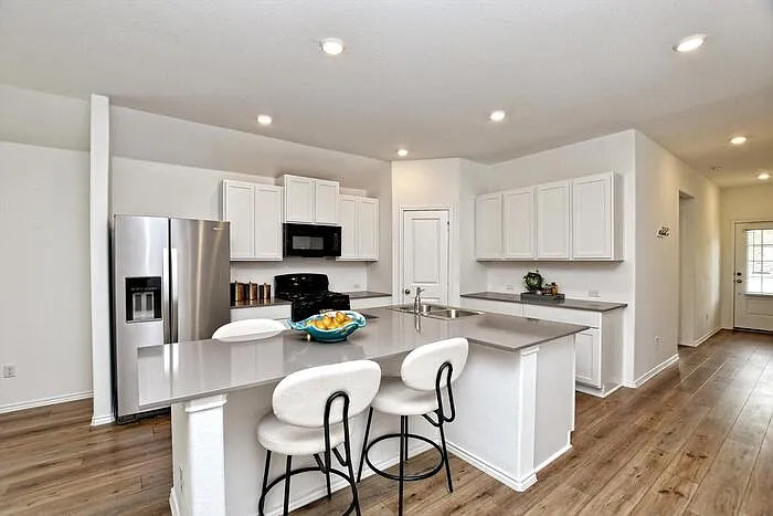 2108 Golden Grain Ln — Photo 3