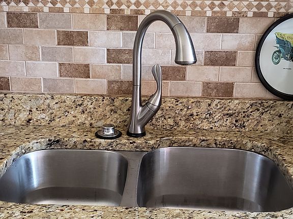 2nd image of 18 Pearl Ct