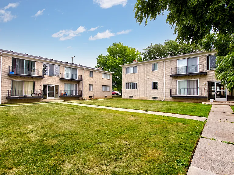 Pleasantview Manor Apartments — Photo 24