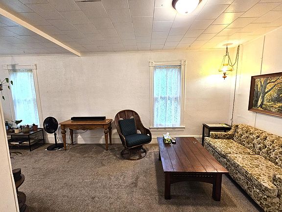 5th image of 702 E Junius Ave