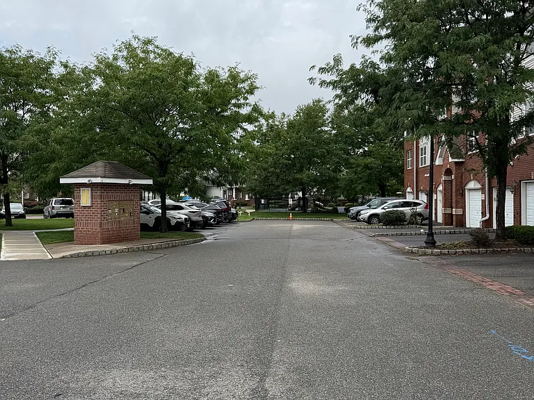 32 Lyon Ct — Photo 4