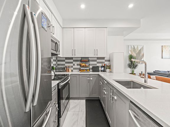 3rd image of 218 Carnarvon St #507