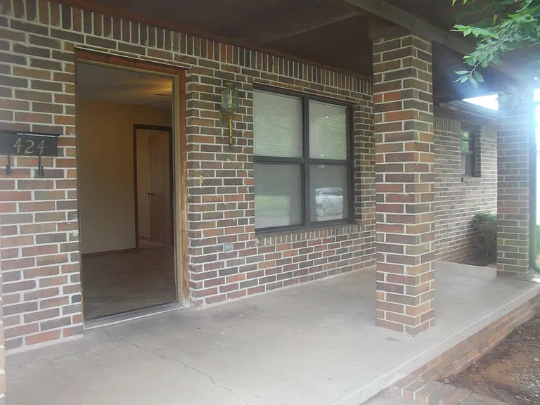 424 N Indiana St — Photo 7