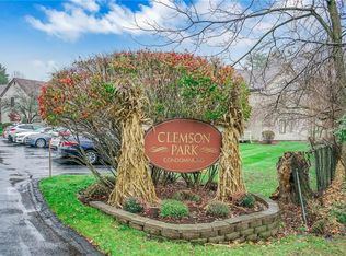 152 Sycamore Dr, Middletown, NY 10940