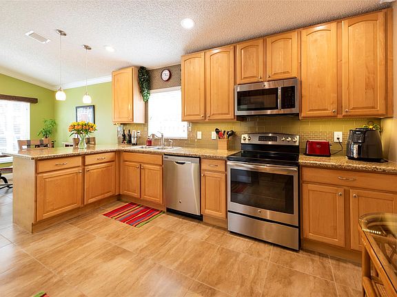 5th image of 14249 NW 18 Manor