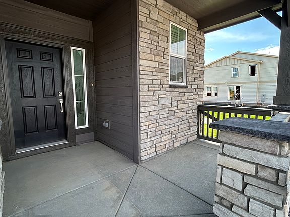3rd image of 658 N Deer Park St