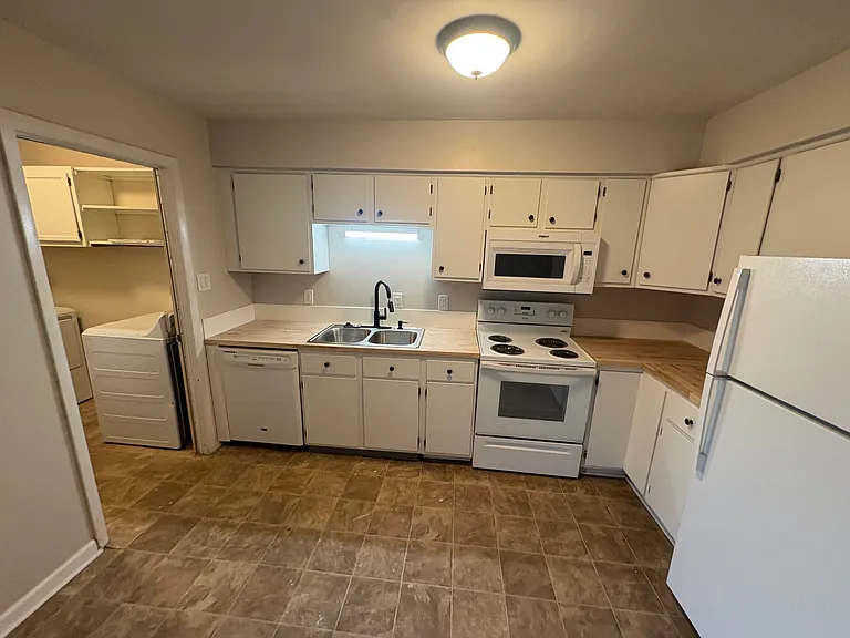 813 S Grosvenor Ct — Photo 19