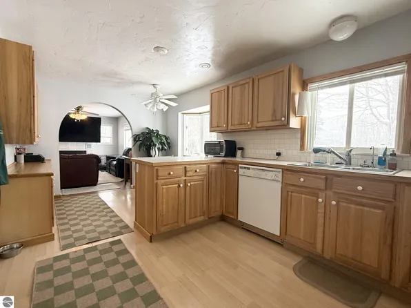 6691 N Long Lake Rd, Traverse City, MI 49685