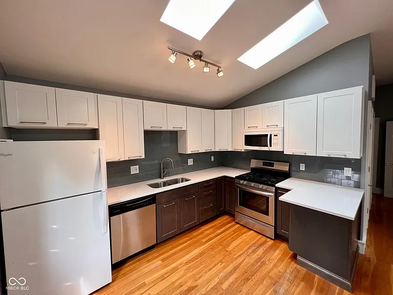 1347A N Park Ave — Photo 9