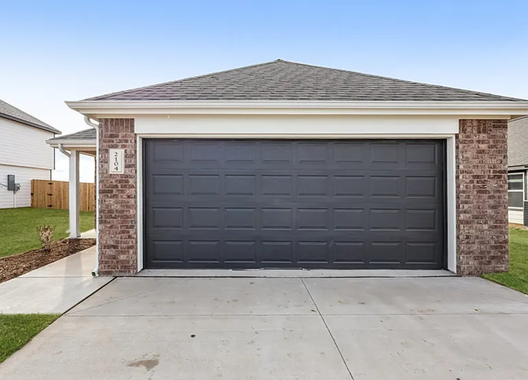 2104 Crimson Lake Blvd — Photo 1