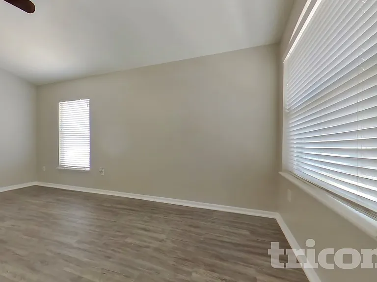 353 Comfort Dr — Photo 4