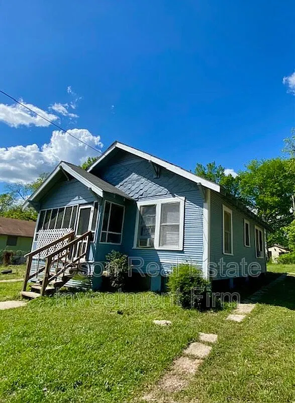 2 bed, 1.0 bath, 1014 sqft, $700 — Photo 2