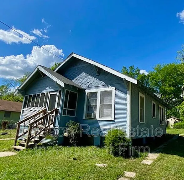 3240 Jackson St — Photo 2