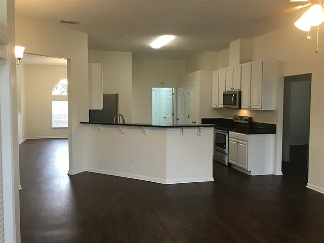 157 N Lake Cunningham Ave — Photo 4