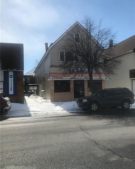 2nd image of 1221 E Lovejoy St