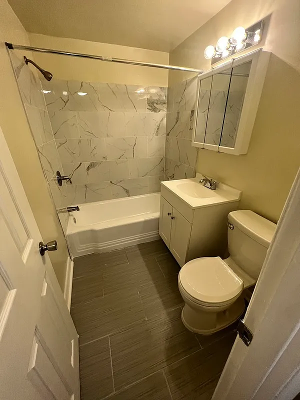 1 bed, 1.0 bath, $995 — Photo 4