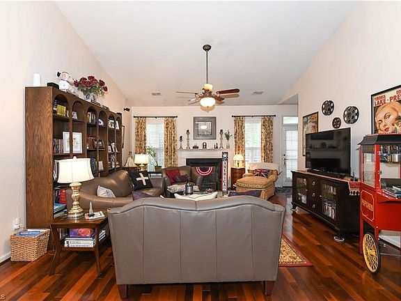 5th image of 24 Wheelwright Ct