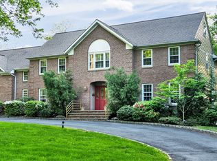 98 Shrewsbury Dr, Livingston, NJ 07039