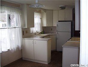 4th image of 208 Hyland Dr