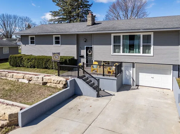 517 N Grove St, Reedsburg, WI 53959