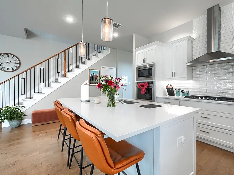 2446 Bainbridge Dr — Photo 6
