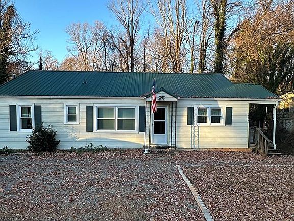 4th image of 8678 Fairystone Park Hwy