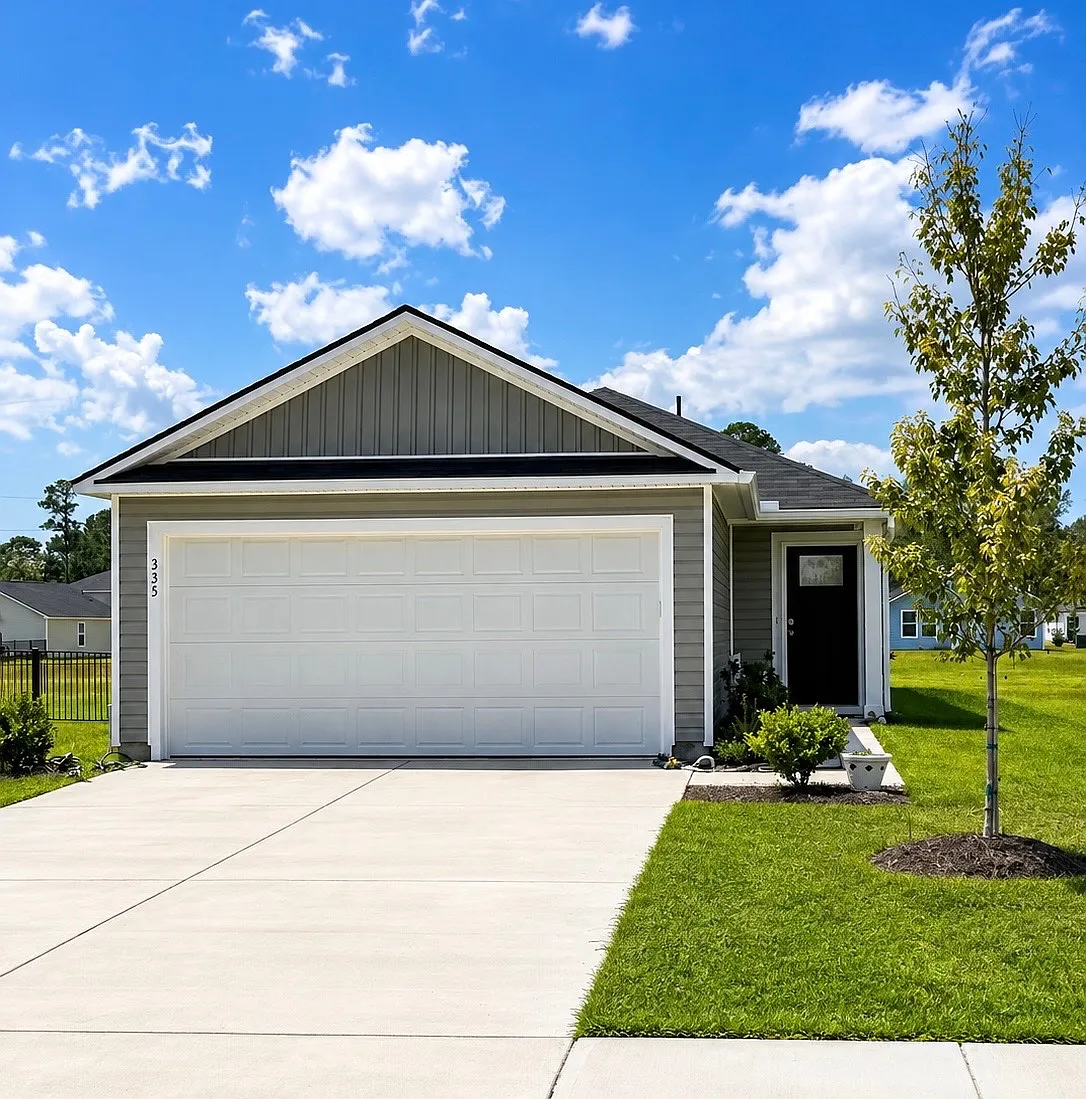 3 bed, 1354 sqft, $1,775 — Photo 1