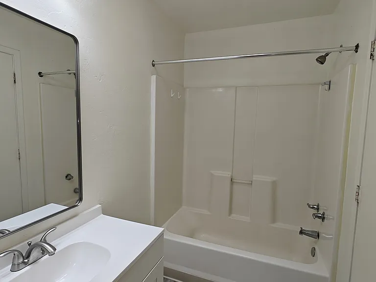 133 W Lester St — Photo 15