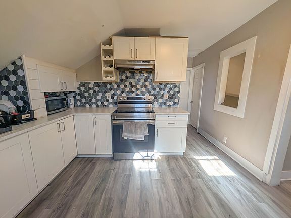 2nd image of 32 Garnet St #2