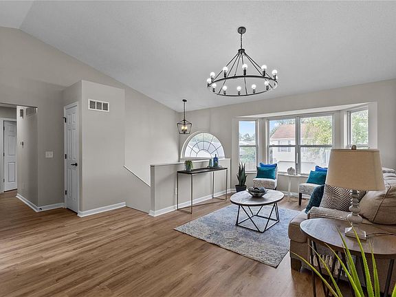 4th image of 120 Bracadale Ave
