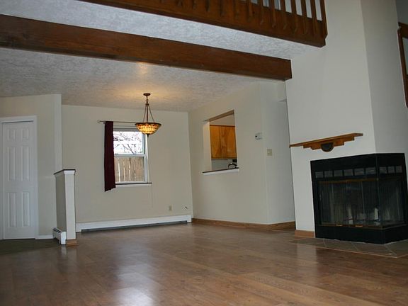 2nd image of 1910 Broadview Dr