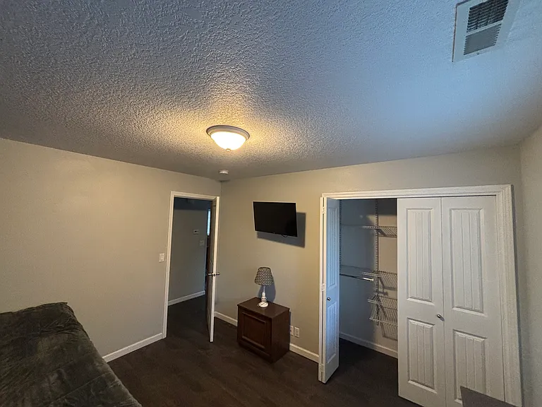 Calapooia St SW — Photo 1