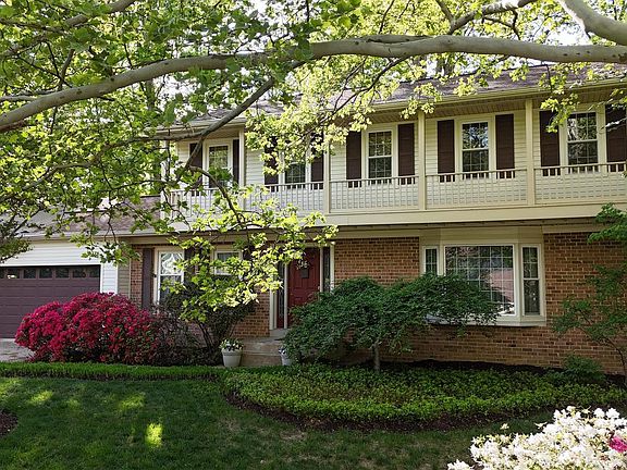 2nd image of 11808 Oakwood Dr