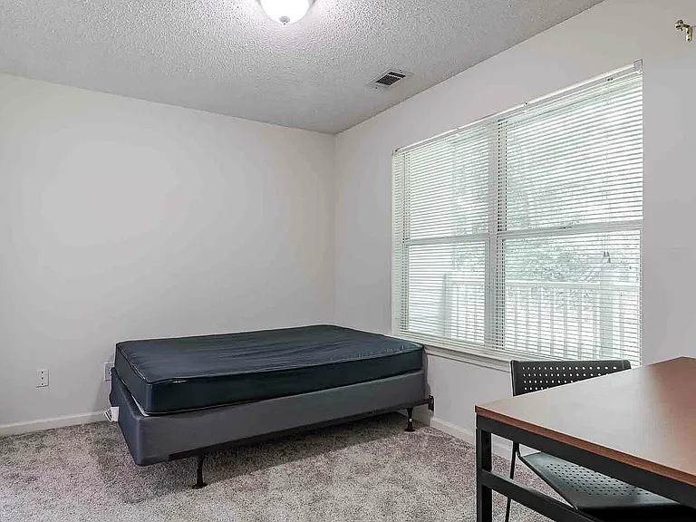 River Club Apartments — Photo 40