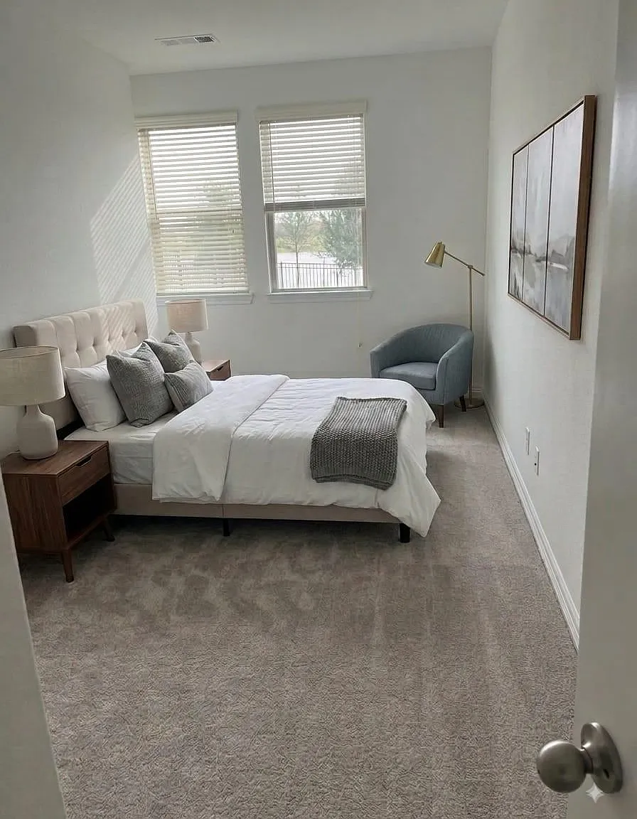 4 bed, 3.5 bath, 2448 sqft, $2,700 — Photo 3