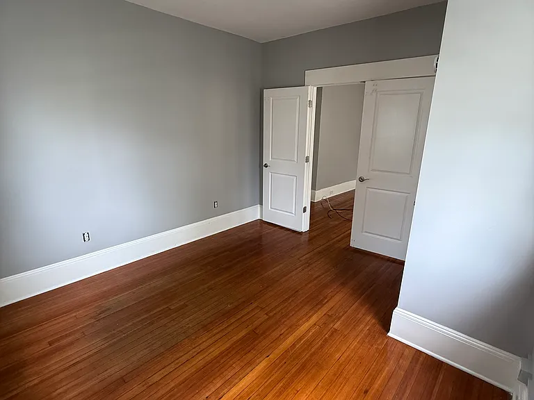 11 Moss Ave — Photo 4