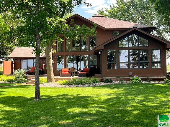 3rd image of 133 S Cove Dr